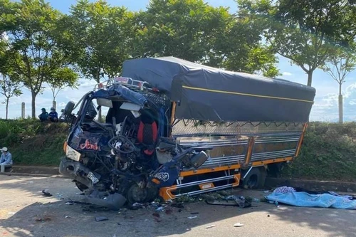 Xe tải và xe đầu kéo đâm nhau làm 1 người chết ở Nghệ An có còn hạn đăng kiểm?