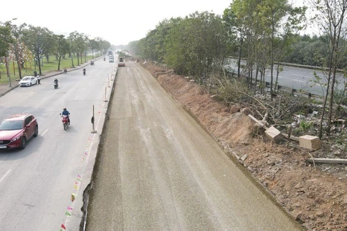 Mở rộng một đoạn đường gom Đại lộ Thăng Long: Cần đảm bảo an toàn giao thông trên tuyến