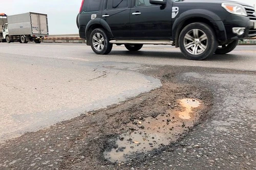 Thực hư thông tin công nhân bớt xén sắt thép dự án sửa mặt cầu Thăng Long