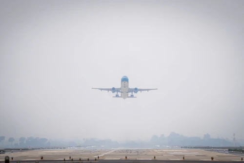 Hàng loạt chuyến bay đến khu vực Trung bộ và Tây Nguyên phải hoãn, huỷ