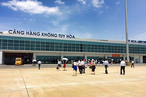 Tạm đóng cửa một loạt sân bay ở miền Trung và miền Nam do bão số 12