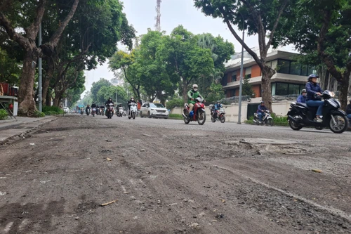 Hà Nội: Yêu cầu dừng đào hè, đường đến hết ngày 12-2