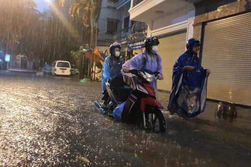 Bắc bộ bước vào đợt mưa giông lớn đến 200m, kéo dài hết tháng 6