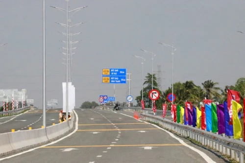 Kiểm tra nghiệm thu đường Cao Lãnh- Lộ Tẻ nghìn tỷ lộ nhiều tồn tại