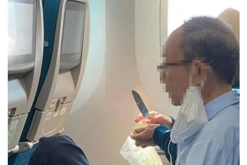Cả nhân viên soi chiếu và hành khách sẽ bị xử lý trong vụ lọt dao gọt trái cây lên máy bay?
