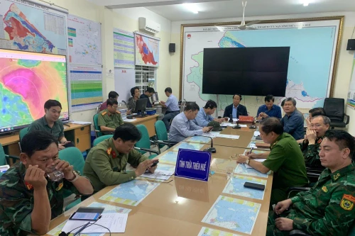 Họp khẩn với địa phương trong tâm bão số 4, Phó Thủ tướng yêu cầu lưu ý hoàn lưu bão