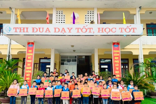Hơn 33.000 lượt trẻ em hoàn cảnh khó khăn được hỗ trợ học tập và tăng khẩu phần ăn