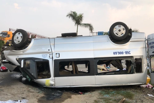 Khẩn trương điều tra làm rõ nguyên nhân vụ tai nạn giữa xe khách và xe đầu kéo làm 8 người chết