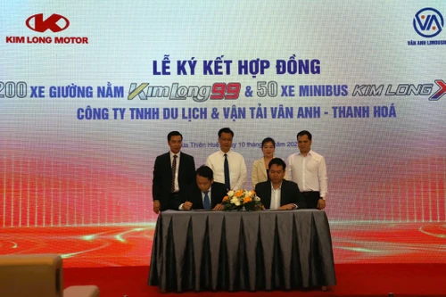 Kim Long Motor và Vận tải Vân Anh ký kết cung cấp 250 xe giường nằm và mini bus