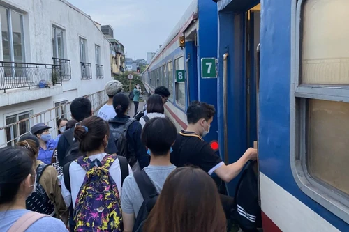 Lưu ý: Đường sắt áp dụng chính sách đổi, trả vé tàu mới từ 5-9, mức khấu trừ lên tới 30%