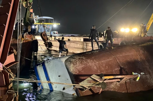 Trận giông kinh hoàng trên Vịnh Hạ Long không phải do bão số 3