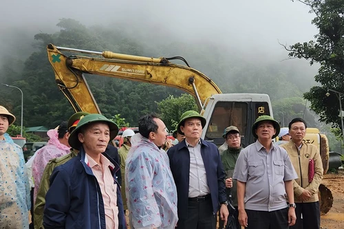 Mưa lớn làm 6 người chết và mất tích, đèo Bảo Lộc bị sạt lở vẫn chưa thể thông xe