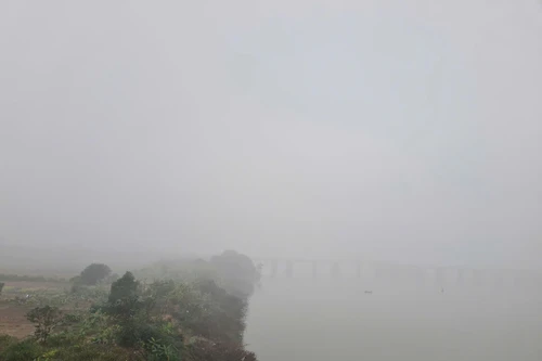 Không khí lạnh mang theo hơi nước tràn xuống, Bắc bộ mưa cả tuần