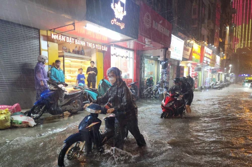 Mưa xối xả ở miền Bắc còn duy trì đến bao giờ?