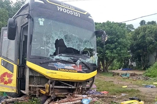 Nhiều tình tiết bất ngờ về chiếc xe khách bị lật làm 10 người chết ở Hà Tĩnh