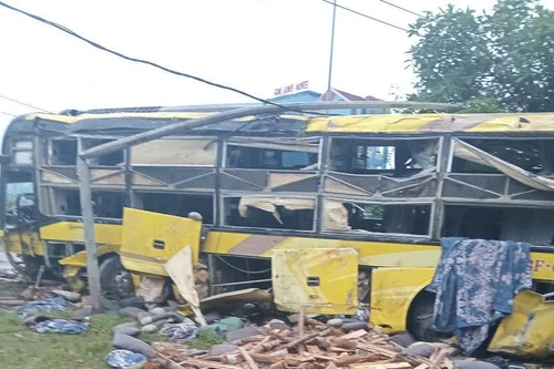 Thêm một người chết trong vụ lật xe khách ở Hà Tĩnh, xác định danh tính 10 nạn nhân tử vong