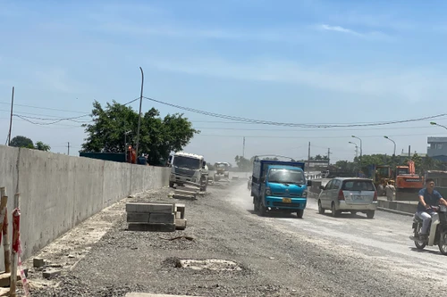 Thi công mở rộng quốc lộ 21B qua Ứng Hòa: Phớt lờ công tác đảm bảo an toàn