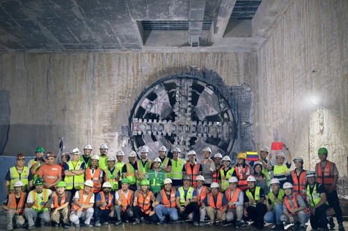 Máy đào hầm metro Nhổn- Ga Hà Nội mang tên "Táo bạo" vừa chạm ga Cát Linh