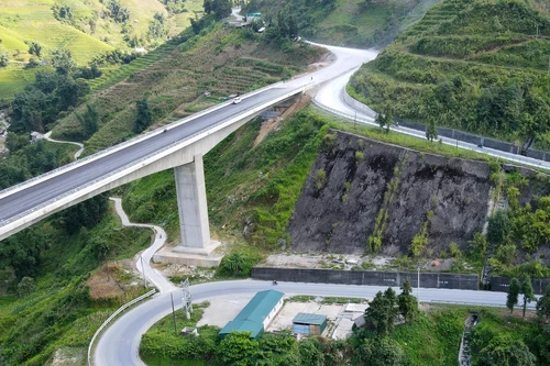 Lào Cai phân luồng phương tiện trong 3 ngày lễ kỷ niệm 120 năm du lịch Sa Pa