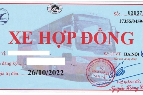 Xe kinh doanh vận tải khách theo hợp đồng dưới 9 chỗ phải cấp lại phù hiệu trước 1-7