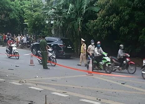 Ô tô con đâm xe máy làm ba phụ nữ tử vong rồi bỏ chạy