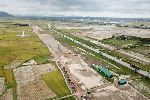 Loạt nhà thầu thi công chậm tiến độ cao tốc Quy Nhơn- Chí Thạnh bị điểm tên