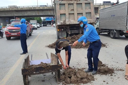 Hà Nội: Thanh tra giao thông lập biên bản xử phạt vi phạm hơn 11.500 trường hợp 