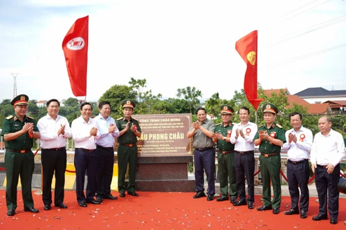 Khánh thành cầu Phong Châu sau 9 tháng cấp tập thi công