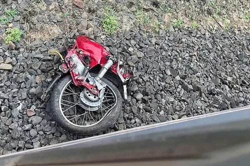 Va chạm tàu hỏa làm 2 người đi xe máy tử vong, làm rõ nguyên nhân, trách nhiệm