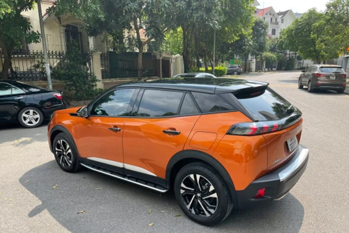 Ô tô dán nóc, chuyển màu không quá 50% diện tích xe vẫn đạt đăng kiểm