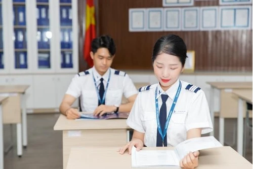 Thu học phí “lố” 56 tỉ đồng, Học viên Hàng không phải trả lại học viên