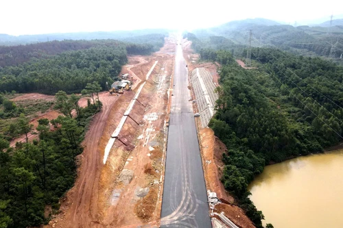 Bảy Phó Thủ tướng làm trưởng đoàn kiểm tra gỡ “điểm nghẽn” các dự án cao tốc