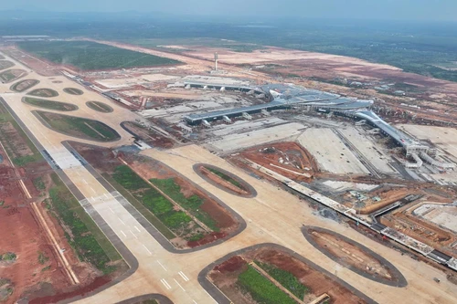 Đề xuất chuyển 70% chuyến bay quốc tế từ Tân Sơn Nhất sang Long Thành từ 2027