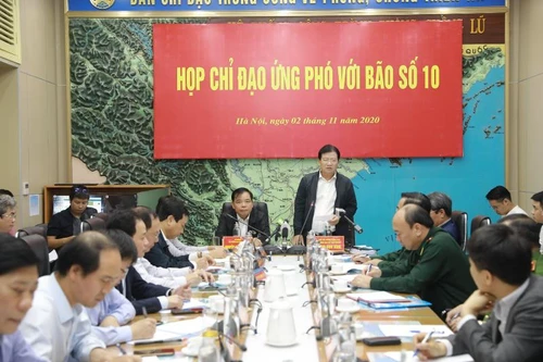 Bão số 10 và không khí lạnh sẽ gây mưa dồn dập ở miền Trung