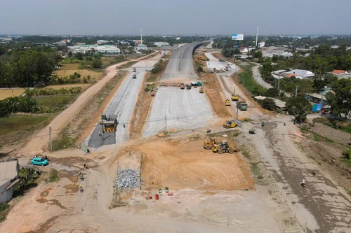 Chủ đầu tư nói gì về việc bị nhà thầu “doạ” đào cát dự án cao tốc Bến Lức- Long Thành do nợ tiền?