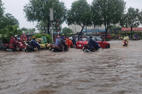 Mưa lớn từ miền Trung mở rộng ra Bắc bộ trong vài ngày tới