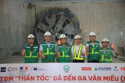 Robot đào hầm “Thần tốc” dự án metro Nhổn- Ga Hà Nội vừa đến Văn Miếu