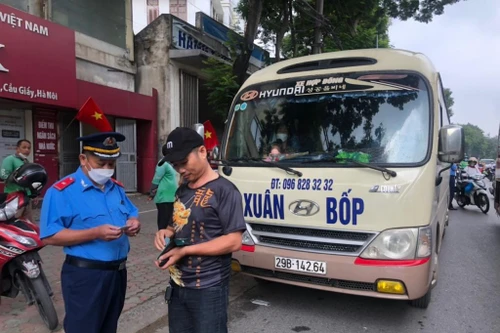 Tháng cao điểm xử lý xe dù bến cóc, xe hợp đồng trá hình limousine