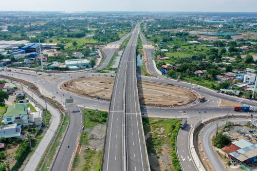 Yêu cầu đưa cao tốc Bến Lức- Long Thành vào khai thác trước 15-1-2025