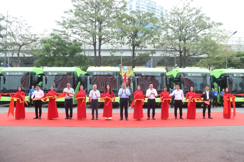 Xe buýt tuyến 34 Bến xe Mỹ Đình- Gia Lâm được chuyển đổi xe điện