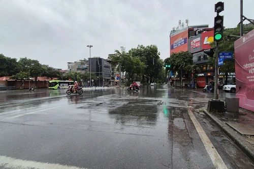 Bão số 3 gây mưa to, gió giật mạnh nhất tại Hà Nội từ chiều đến đêm nay