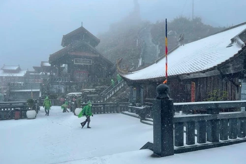 Không khí lạnh cực mạnh sắp tràn xuống, vùng núi phía Bắc lại có mưa tuyết