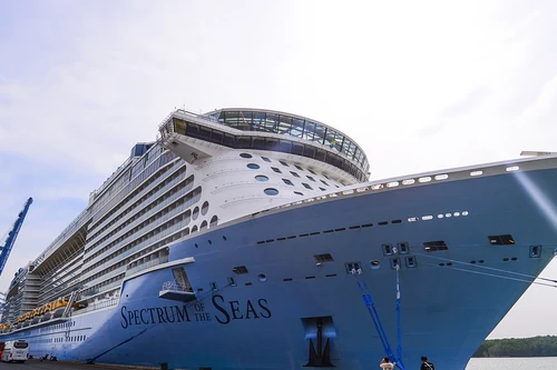 Cảng biển Việt Nam liên tục đón siêu du thuyền quốc tế lớn