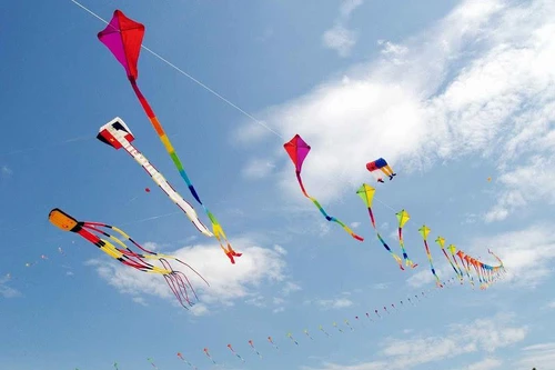 Liên tiếp phát hiện diều uy hiếp an toàn tại các sân bay