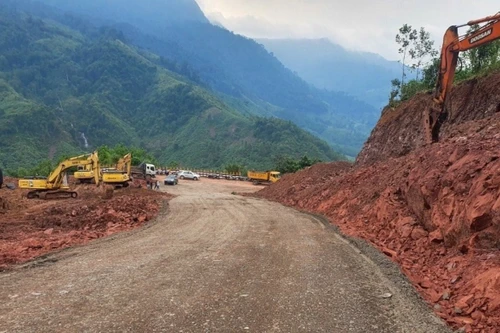 Quảng Trị muốn đầu tư quốc lộ 15D nối cảng biển Mỹ Thủy đến cửa khẩu La Lay bằng vốn ngân sách