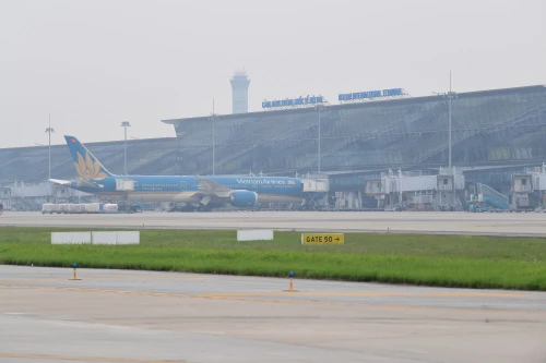 Hàng loạt chuyến bay không thể cất- hạ cánh do sân bay Nội Bài sương mù dày đặc