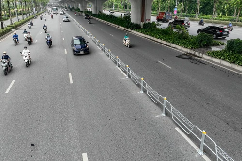 Hà Nội chuẩn bị phân làn ô tô, xe máy trên đường Phạm Văn Đồng và Võ Chí Công