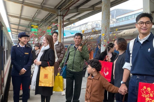 Đường sắt bắt đầu mở bán vé tàu Tết Bính Ngọ, mỗi khách được mua 10 vé