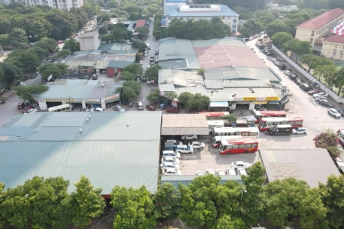 Yên Hòa - Cầu Giấy: Hàng nghìn m2 đất công bị chiếm dụng biến thành gara, nhà xưởng