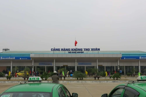 Nhiều chuyến bay không thể hạ cánh xuống sân bay Thọ Xuân vì vật thể lạ